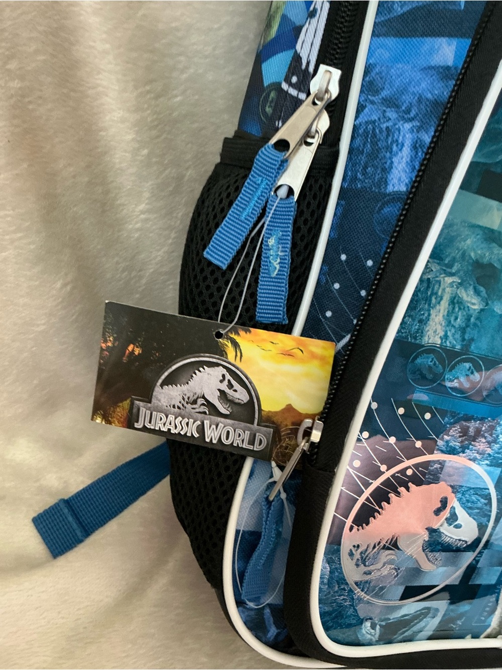 NEW! Universal Studio Jurassic World Boy’s 17" Laptop Blue Backpack NWT - Picture 10 of 13